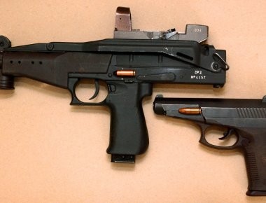 Επανάσταση στα φορητά όπλα από την Ρωσία: Με διαμέτρημα μόλις 9Χ21 χλστ. διατρύουν τα αλεξίσφαιρα γιλέκα! (video)